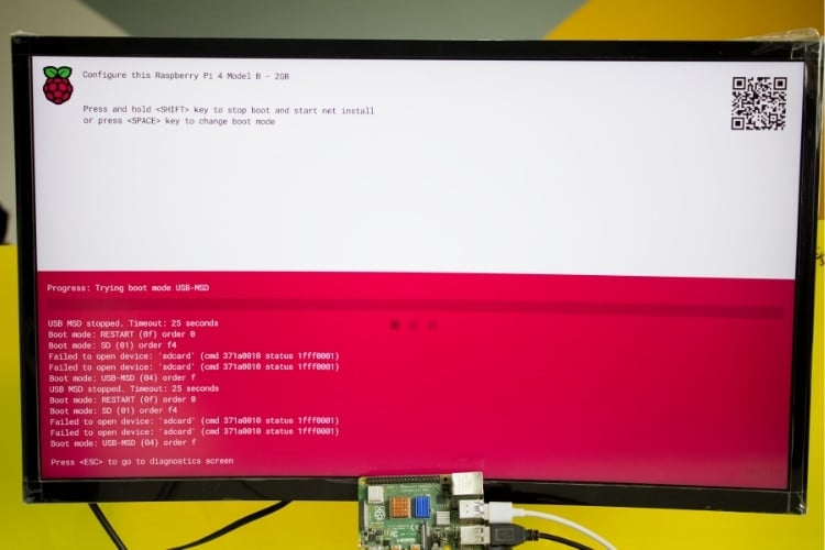 WoR UEFI splash screen showing during first boot of Windows 11 on Raspberry Pi