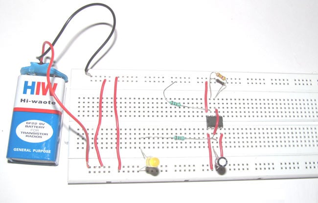 Simple Flashing LED using 555 Timer IC Simple Flashing LED using 555 Timer IC