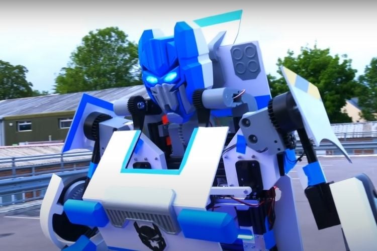 Real-Life Rideable Transformer Robot Built Real-Life Rideable Transformer Robot Built